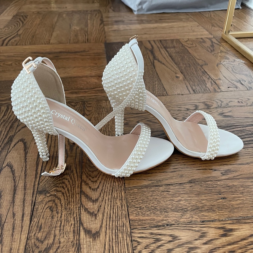 Pearl wedding shoes